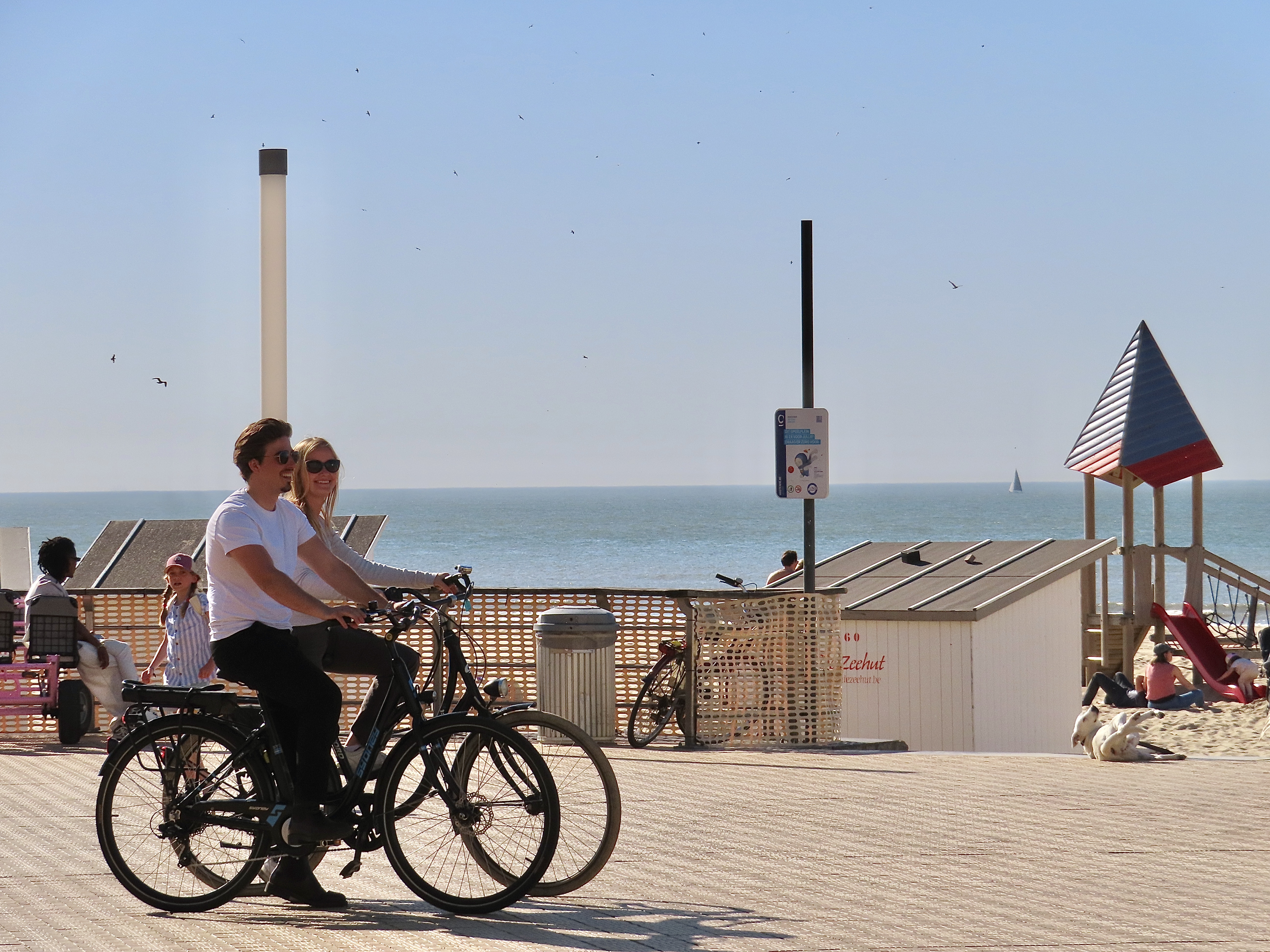 Fietsen aan zee